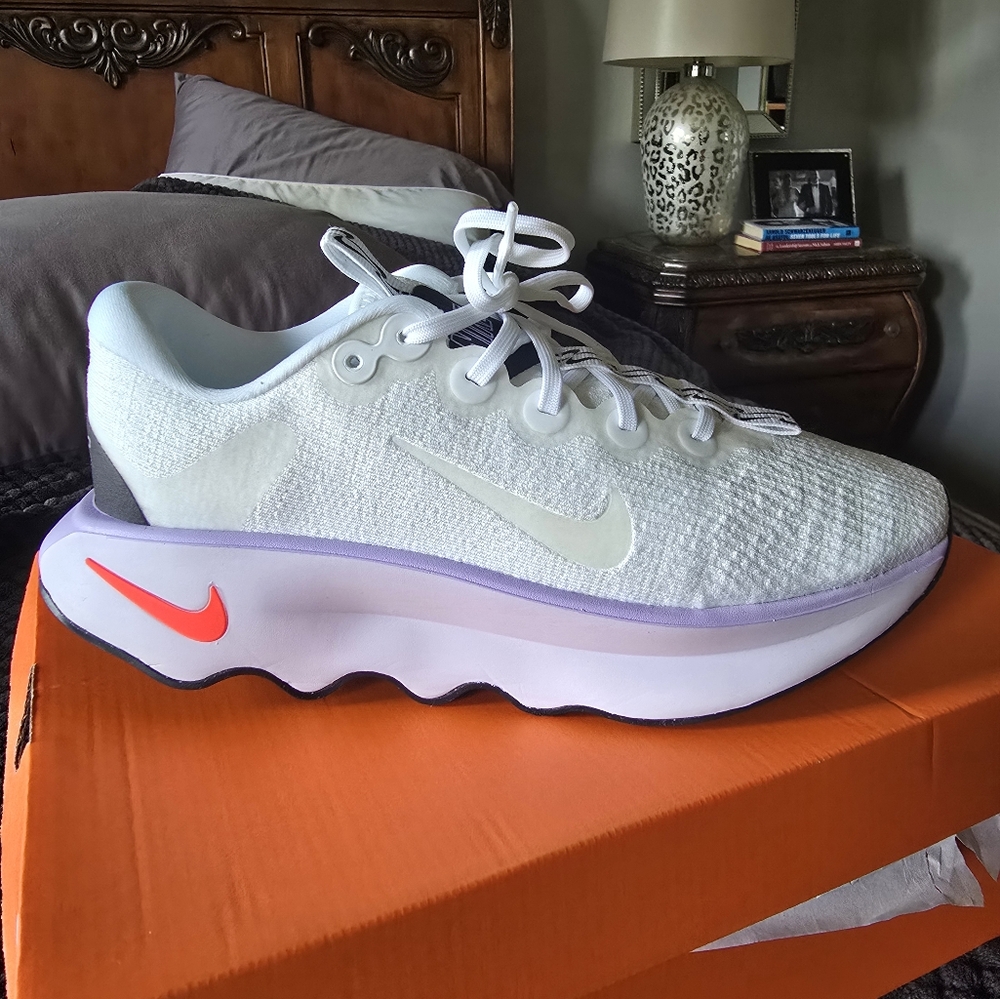 Nike Women's White and Orange Athletic Shoes